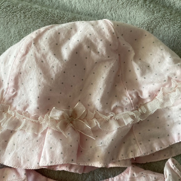 Beautiful dress and hat for a little baby girl size 3 months - Picture 3 of 5
